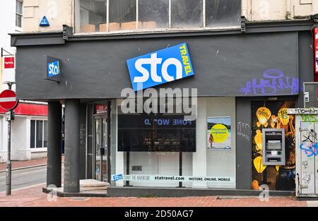 Geschlossen Sta Travel Shop in North Street Brighton East Sussex UK, das während der Coronavirus-Pandemie den Handel eingestellt hat Stockfoto