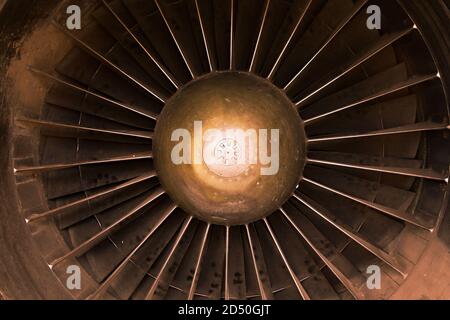 Old Rusty Jet Engine Closeup, Staubablagerungen Stockfoto