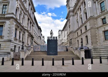 An Bord der Robert Clive Gedenkstätte während der Proteste von 2020, London, Großbritannien Stockfoto