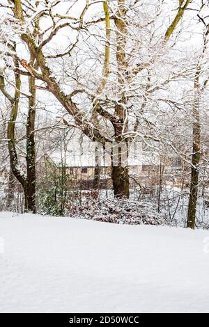 Winterszene von Häusern nach einem Schneefall in Consett, County Durham, Großbritannien Stockfoto