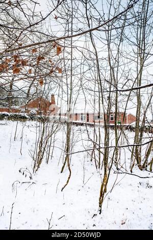 Winterszene von Häusern nach einem Schneefall in Consett, County Durham, Großbritannien Stockfoto