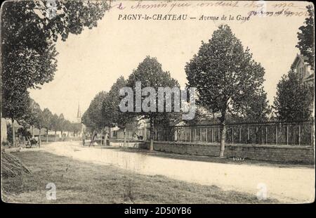 Pagny le Château Côtes d'Or, vue générale de l'Avenue de la Gare – weltweite Nutzung Stockfoto