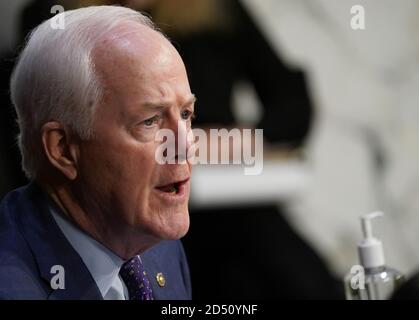 Washington, Usa. Oktober 2020. Senator John Cornyn spricht bei der Bestätigungsverhandlung des Justizausschusses des Senats für Richterin Amy Coney Barrett am Montag, den 12. Oktober 2020, auf dem Capitol Hill in Washington, DC. Die Anhörungen werden voraussichtlich vier Tage dauern. Sofern bestätigt, wird Barrett die im letzten Monat verstorbene Justizministerin Ruth Bader Ginsburg ersetzen. Foto von Kevin Dietsch/UPI Kredit: UPI/Alamy Live News Stockfoto