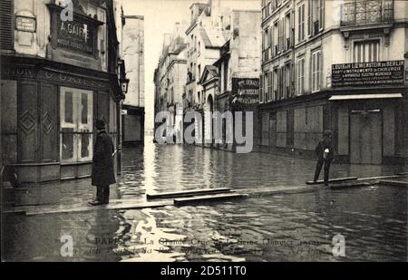 Paris, Inondation 1910, UN Pont de la Rue Saint André - weltweite Nutzung Stockfoto