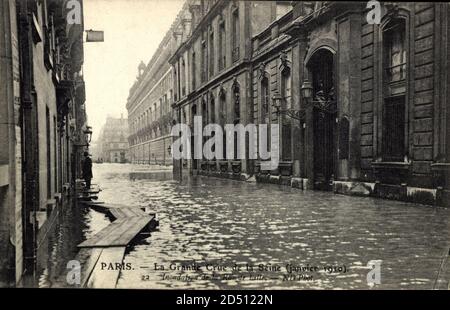 Paris, Inondation 1910, vue générale de la Rue de Lille – weltweite Nutzung Stockfoto