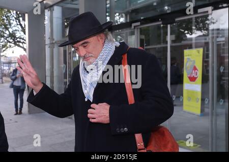 Ian Bailey verlässt das High Court in Dublin, nachdem das Gericht einen Versuch französischer Behörden abgelehnt hatte, ihn wegen des Mordes an Sophie Toscan du Plantier auszuliefern. Stockfoto