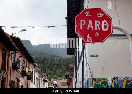 Verintervented Verkehrszeichen während des nationalen Streiks in bogota Stadt Stockfoto