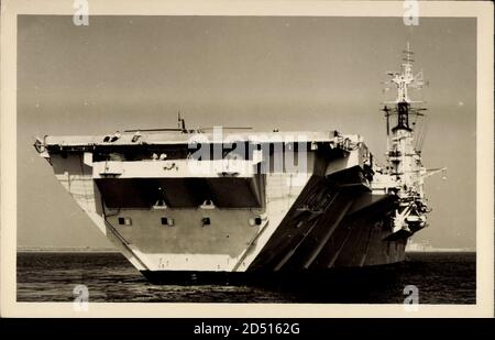 Britisches Kriegsschiff, Royal Navy, HMS Bulwark, Flugzeugträger weltweit im Einsatz Stockfoto