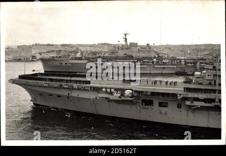 Britisches Kriegsschiff, Royal Navy, HMS Bulwark, Flugzeugträger weltweit im Einsatz Stockfoto