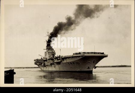 Britisches Kriegsschiff, Royal Navy, HMS Bulwark, Flugzeugträger weltweit im Einsatz Stockfoto