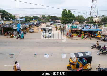 Pileru, Andhra Pradesh, Indien - Oktober 03,2020 :die schöne Aussicht auf Express Andhra Bus kommt aus dem Bustop nach COVID-19 Lockdown Stockfoto