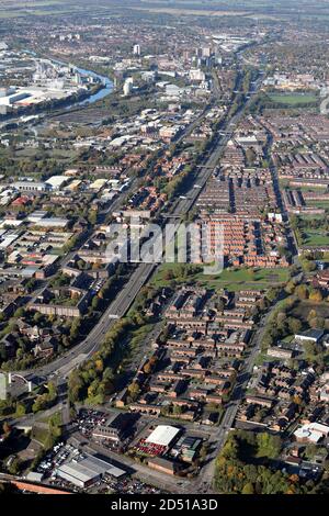 Luftaufnahme der Autobahn M602 von Osten nach Westen in Richtung M60 Kreuzung 12, Salford, Manchester Stockfoto