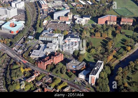 Luftaufnahme der Universität von Salford im Großraum Manchester, Großbritannien Stockfoto