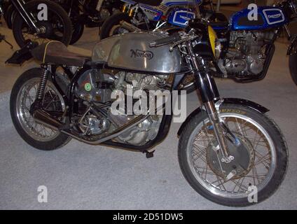 Altes britisches Motorrad: Norton 750 Commando Cafe Racer Wettbewerb Stockfoto