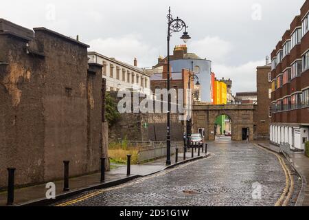 Dublin, Irland - 09. November 2015: Traditionelles irisches Gebäude im Zentrum, Werburgh Street. Stockfoto