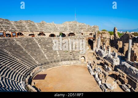 Side Roman Theatre in der antiken Stadt Side in Antalya an der Mittelmeerküste der Türkei. Stockfoto