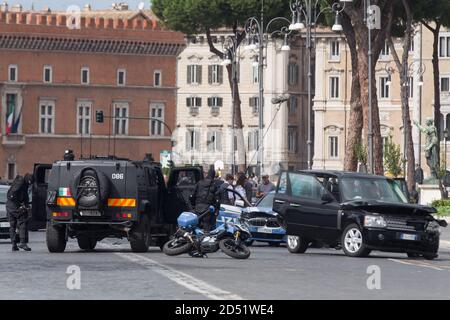 Roma, Italien. Oktober 2020. Blick auf die Via dei Fori Imperiali während der Dreharbeiten zum Film Mission Impossible 7 (Foto: Matteo Nardone/Pacific Press) Quelle: Pacific Press Media Production Corp./Alamy Live News Stockfoto