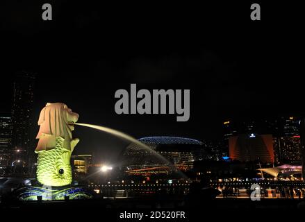 Merlion bei Nacht, Singapur Stockfoto