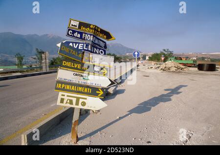 - September 1990, Wiederaufbau Irpinia nach dem Erdbeben von 1980, Industriegebiet in Lioni - settembre 1990, ricostruzione in Irpinia dopo il terremoto del 1980, Bereich industriale di Lioni Stockfoto