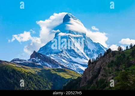 Matterhorn Bergkette der Alpen, zwischen der Schweiz und Italien bei Sonnenuntergang entfernt Stockfoto