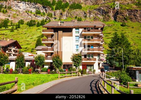 Traditionelle Häuser im Zentrum von Zermatt im Kanton Wallis in der Schweiz Stockfoto