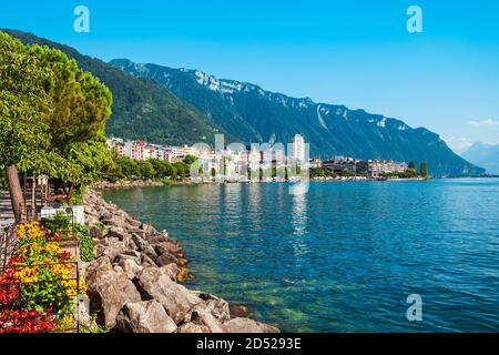 Montreux Hafen mit Yachten und Boote Panoramablick. Montreux ist eine Stadt am Genfer See, am Fuße der Alpen in der Schweiz. Stockfoto