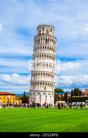Der Schiefe Turm von Pisa an der Piazza dei Miracoli oder der Platz der Wunder in Pisa, Italien Stockfoto