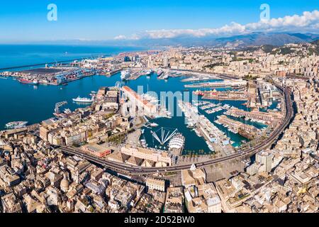 Genua Hafen Antenne Panoramablick. Genua oder Genua ist die Hauptstadt der Region Ligurien in Italien. Stockfoto