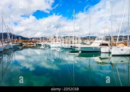 Boote und Yachten im Hafen La Spezia, Ligurien Region in Italien Stockfoto