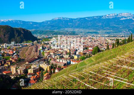 Bozen Antenne Panoramablick. Bozen ist die Hauptstadt der Provinz Südtirol in Norditalien. Stockfoto