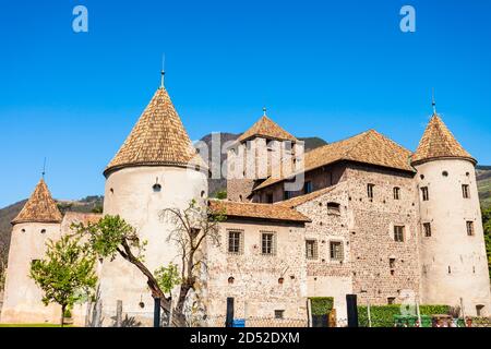 Maretsch Schloss oder Castel Mareccio ist eine mittelalterliche Festung in der Altstadt von Bozen in Südtirol, Norditalien Stockfoto