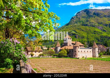 Maretsch Schloss oder Castel Mareccio ist eine mittelalterliche Festung in der Altstadt von Bozen in Südtirol, Norditalien Stockfoto