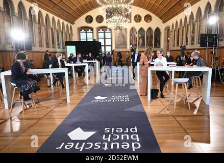 12. Oktober 2020, Hessen, Frankfurt/Main: Unter corona-Bedingungen findet die Verleihung des Deutschen Buchpreises 2020 im Kaisersaal des Römer statt. Foto: Arne Dedert/dpa/POOL/dpa Stockfoto