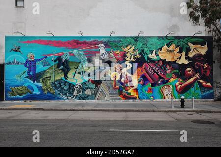 Wandgemälde von Groundswell-Künstlern und Raul Ayala berechtigt, ein Portal auf der Houston Bowery Wandmauer in New York zu öffnen. Stockfoto