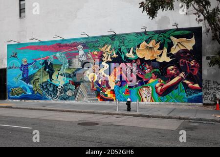 Wandgemälde von Groundswell-Künstlern und Raul Ayala berechtigt, ein Portal auf der Houston Bowery Wandmauer in New York zu öffnen. Stockfoto