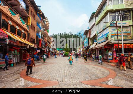 Manali, INDIEN - 27. SEPTEMBER 2019: Die Mall ist eine Hauptfußgängerstraße in der Manali-Stadt im Bundesstaat Himachal Pradesh in Indien Stockfoto