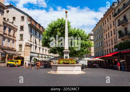 GENF, SCHWEIZ - 20. JULI 2019: Brunnen am Place du Molard im Zentrum von Genf in der Schweiz Stockfoto