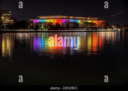 Das Kennedy Center wird einmal im Jahr für die Kennedy Center Honors beleuchtet. Foto von Liz Roll Stockfoto