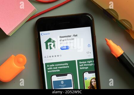 New York, USA - 29. September 2020: Roomster Flatshare Finder mobile App Logo auf Handy-Bildschirm Nahaufnahme, illustrative Editorial Stockfoto