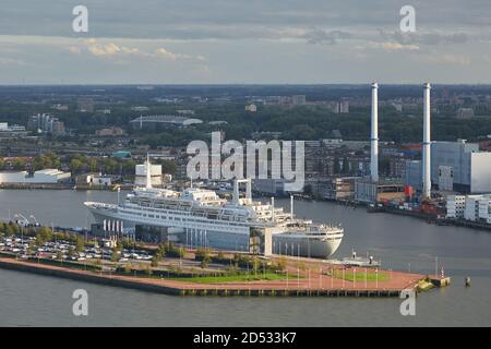 Rotterdam Quay, SS Rotterdam in der Dämmerung Stockfoto