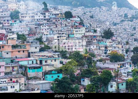 Bunte Häuser, Slum Jalousie, Petionville, Port-au-Prince, Ouest, Haiti Stockfoto