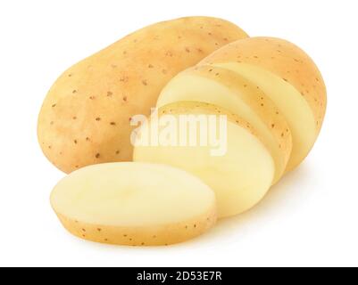 Isolierte gewaschene Kartoffeln. Eine ganze rohe Kartoffel und eine in Stücke geschnitten isoliert auf weißem Hintergrund Stockfoto