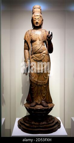 Bodhisattva (bosatsu)Holzstatue. (10.-11. Jh.) Japan. Kamakura oder Heian Periode. Museum der Kulturen der Welt, Barcelona. Spanien. Stockfoto