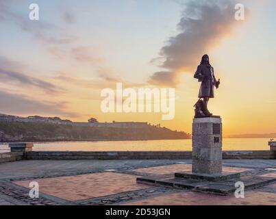 Statue von Pierre le Moyne d'Iberville im Park La Punta bei Sonnenaufgang, Havanna, Provinz La Habana, Kuba Stockfoto