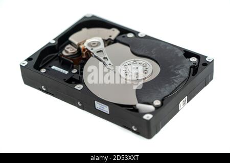 SATA-Festplatte auf weißem Hintergrund ausschneiden Stockfoto