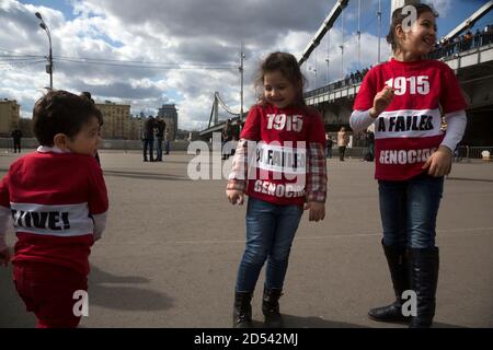 Moskau, Russland. April 2015. Ethnische Armenier begehen den 100. Jahrestag des Völkermords an den Armeniern im Osmanischen Reich Stockfoto