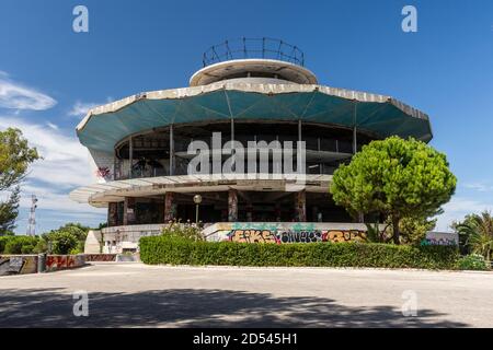 Schöne Aussicht auf Panorama-Aussichtsturm Gebäude in Monsanto Park, Lissabon, Portugal Stockfoto