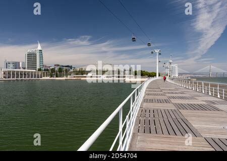 Schöne Aussicht auf die Seilbahn über die Stadt im Parque das Nacoes Bereich, Lissabon, Portugal Stockfoto