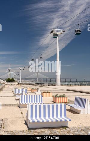 Schöne Aussicht auf die öffentliche Flussseite im Parque das Nacoes, Lissabon, Portugal Stockfoto