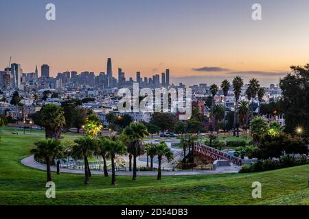 Mission Dolores Park bei Sonnenaufgang Stockfoto